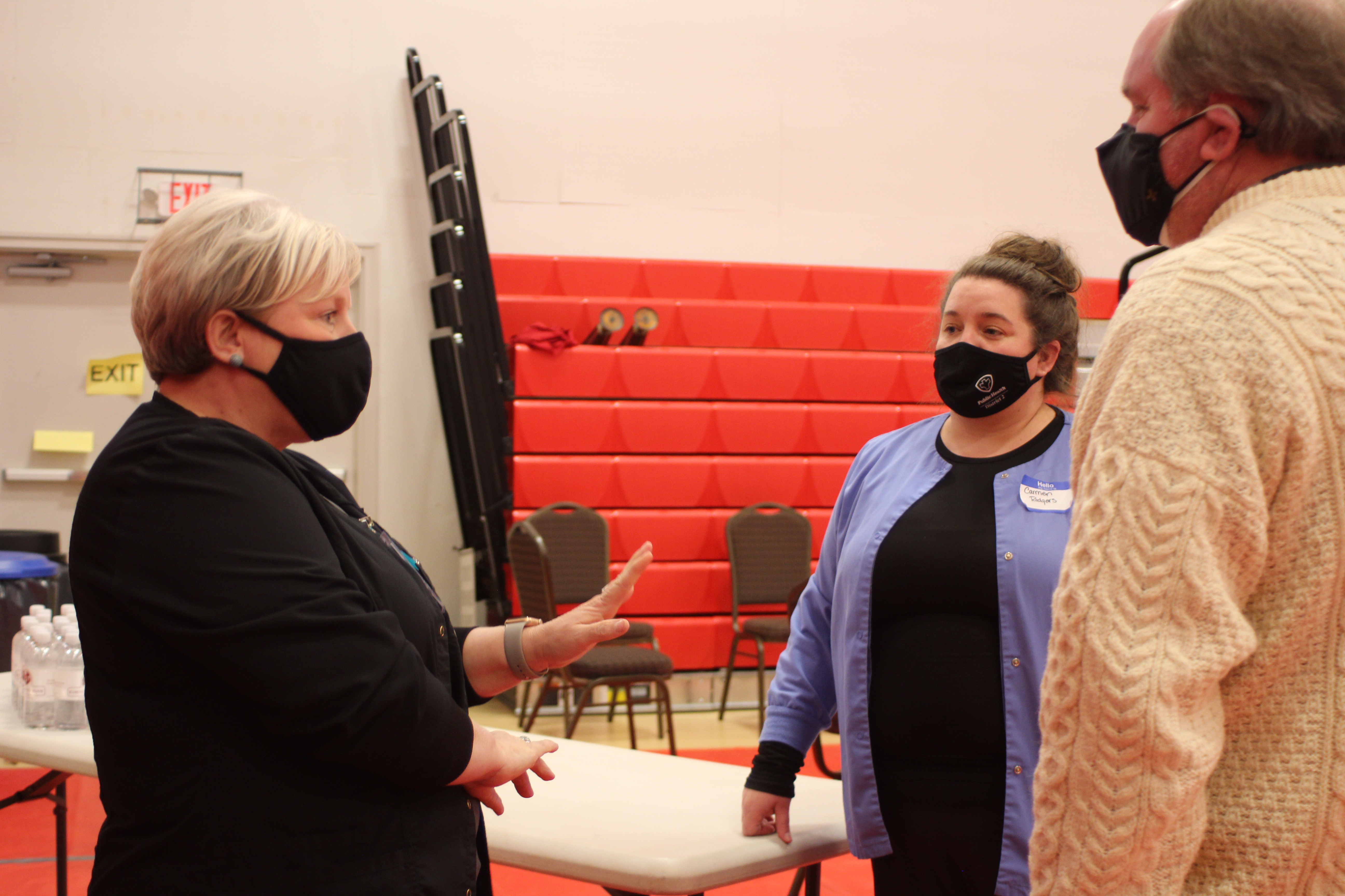  Megan Broome/The Clayton Tribune. Dulene Jones, left, county nurse manager, and Carmen Rodgers with the Rabun County Health Department thank Rev. Don Barber from Rabun Gap Presbyterian Church for supplying food to volunteers. 