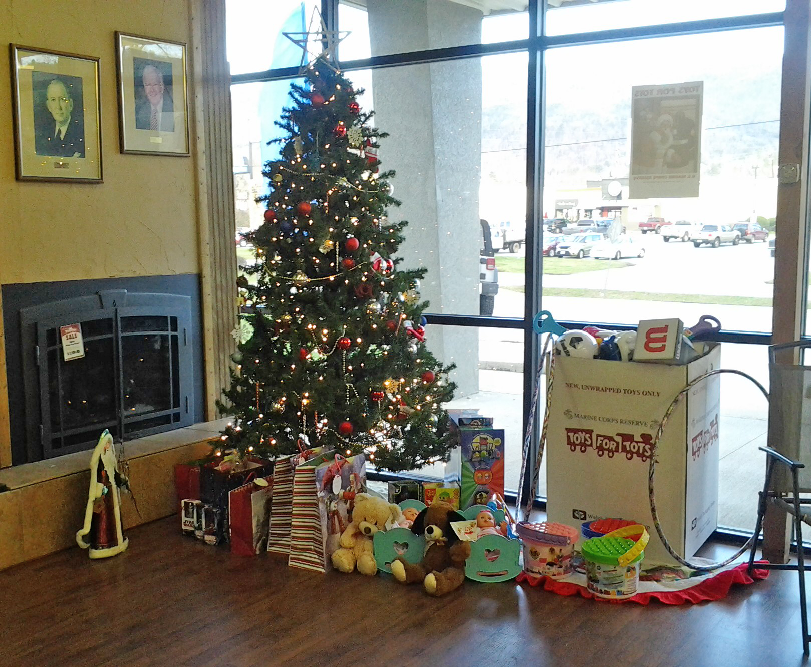 Blossman Gas participating in Toy for Tots.