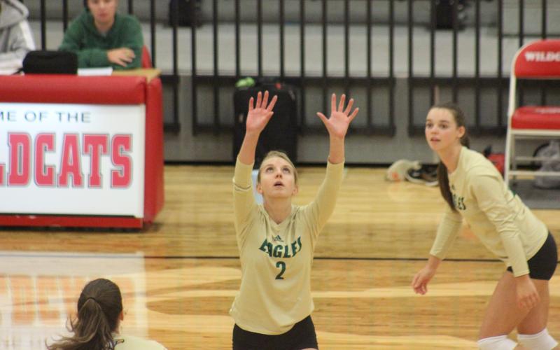 Rabun Gap’s Lexy Davis (2) sets up a teammate during a match against Rabun County at Rabun County’s Ken Byrd Court in Tiger on Tuesday night. (Glendon Poe/The Clayton Tribune)