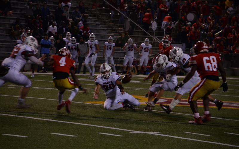 Hoffman Windham (30) goes for a loose ball against Thomasville last Friday night.