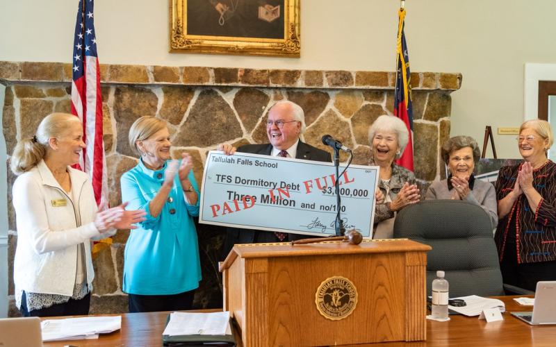 E. Lane Gresham/Tallulah Falls School. From left are former Tallulah Falls School Board of Trustees’ chairwomen Amy Atkinson, Ellen Alderman, President and Head of School Larry A. Peevy, former board chairwomen Carolyn Freelander, Gewene Womack and current board chair Gail Cantrell.