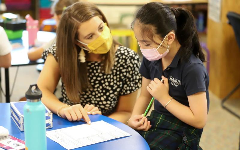 Photo courtesy Rabun Gap-Nacoochee School. Annie Wu ‘31 of Franklin, NC works with her new teacher Ms. Emily Neidle on August 26 at Rabun Gap-Nacoochee School.