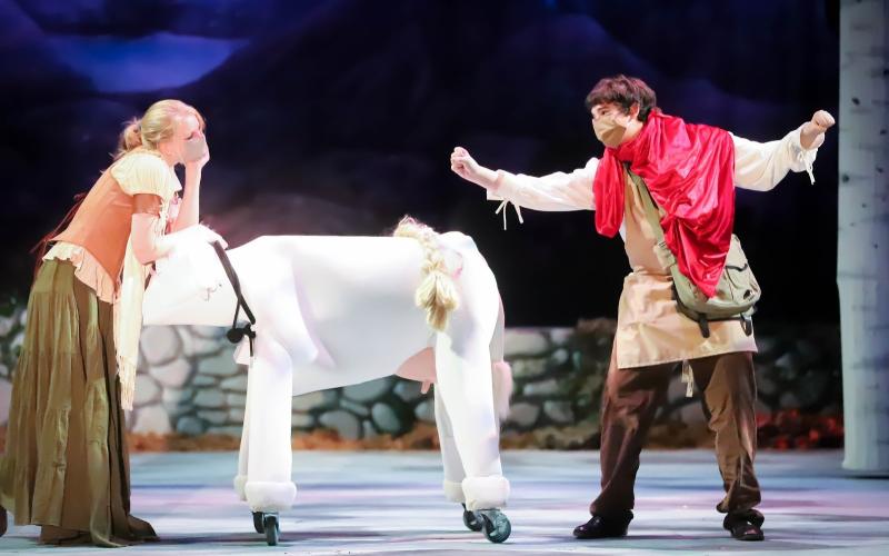 Photo courtesy Rabun Gap-Nacoochee School. Lucy Barry ’22 of Tiger, GA and Sam Watts of Thomasville, GA perform in Rabun Gap-Nacoochee School’s production of “Into the Woods.”