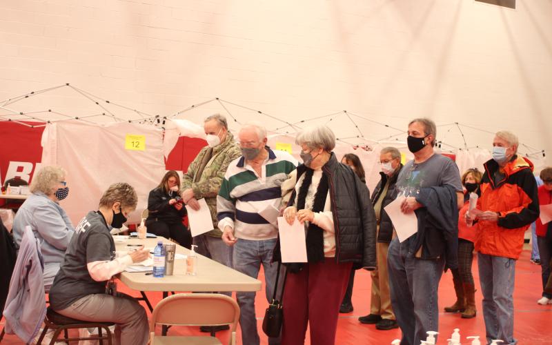 Megan Broome/The Clayton Tribune. Rabun County residents line up as volunteers prepare to distribute more than 600 vaccine shots Tuesday.