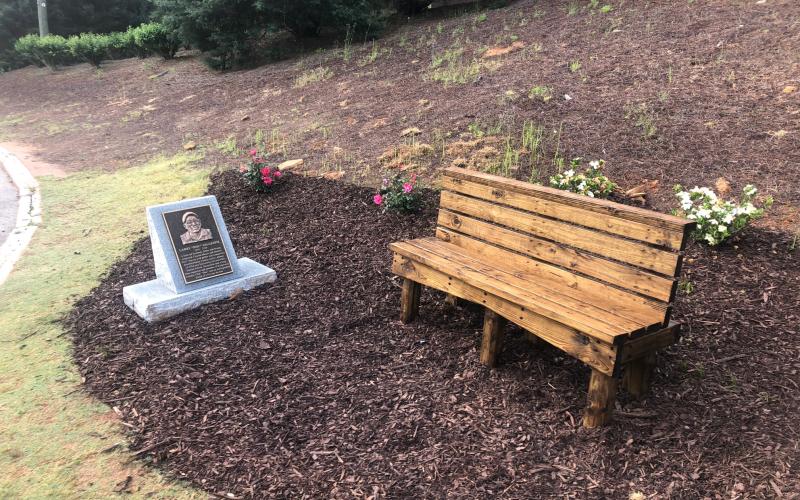 A memorial to former mayor "Doc" Gillespie was recently unveiled at Kingwood Country Club Golf Course.