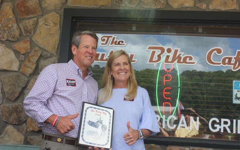 Megan Broome/The Clayton Tribune.  Gov. Brian Kemp and Georgia First Lady Marty Kemp visit The Rusty Bike Café for lunch Aug. 4 and to meet-and-greet community members. The Kemps shared a chicken sandwich and fries from the local eatery.