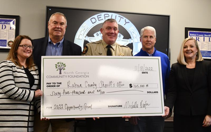 Megan Broome/The Clayton Tribune. Rabun County Commissioner Kent Woerner, Sheriff Chad Nichols and Rep. Stan Gunter are presented with the 2022 Opportunity Grant from the North Georgia Community Foundation by Abigail Carter, director of strategic initiatives for the North Georgia Community Foundation, and Michelle Prater, president and CEO of the North Georgia Community Foundation. The $65,000 check was presented at the Rabun County Sheriff’s Office Nov. 18.