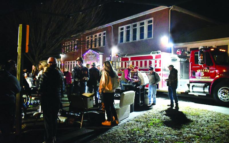 Megan Broome/The Clayton Tribune. Community members turned out to Dillard City Hall on Sunday, Dec. 4, to enjoy food, fun and fellowship during the annual Christmas event and lighting of the town Christmas tree. Participants line up to enjoy hotdogs, popcorn and hot chocolate as they listened to Christmas carols by Head of Tennessee Baptist Church and admired the glowing Christmas tree and lights displayed in town.