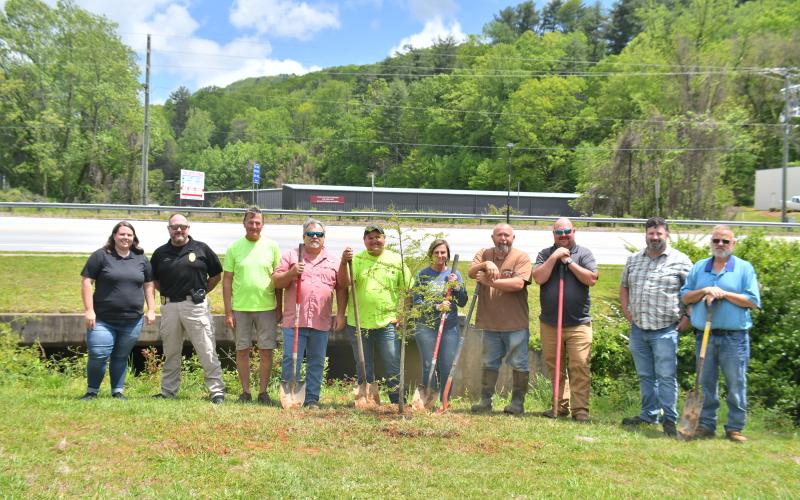 Megan Broome/The Clayton Tribune. Pictured are Kessiah Gipson; Andy Strait; Mark Nelson; Melvin English; Greg Pruitt; Trudy Crunkleton; David Cross; Jason Waldroup; Patrick Vines; and Richard Moncus.