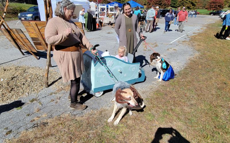 Enoch Autry/The Clayton Tribune. A picture-perfect day greeted people at the annual Sky Valley Fall Festival on Oct. 21. Below: Third place in the Hay Bale Trail competition went to Bartram Trail Conservancy for their hay bale shaped like a shoe with animals that promoted hiking the trail and staying active.