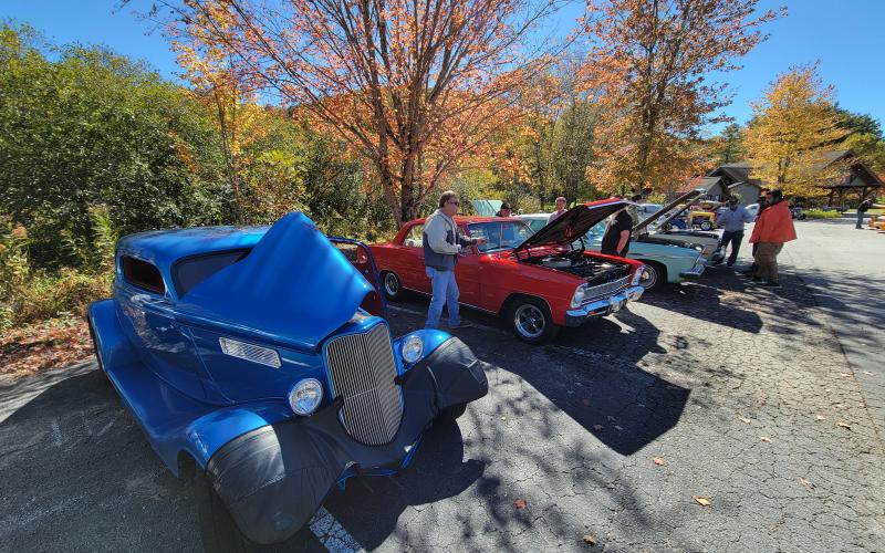 Enoch Autry/The Clayton Tribune. A picture-perfect day greeted people at the annual Sky Valley Fall Festival on Oct. 21. Below: Third place in the Hay Bale Trail competition went to Bartram Trail Conservancy for their hay bale shaped like a shoe with animals that promoted hiking the trail and staying active.