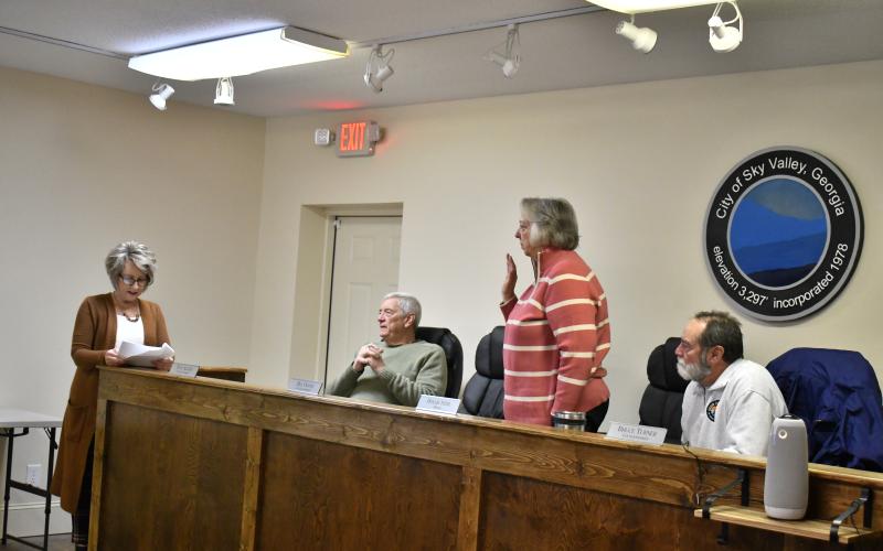 Megan Horn/The Clayton Tribune. Sky Valley Mayor Hollie Steil takes the oath of office given by City Clerk Karen Fleming at Tuesday’s city council meeting.