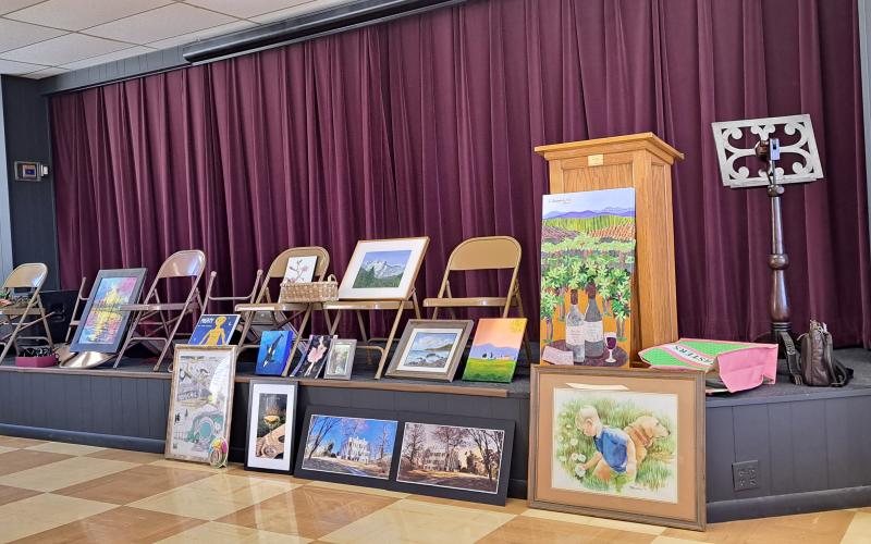 Megan Horn/The Clayton Tribune. Plenty to see at North Georgia Arts Guild “Show and Tell”  showcase on Feb. 15.