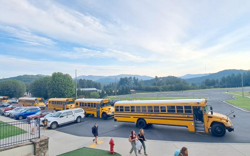 Megan Horn/The Clayton Tribune. Rabun County Schools are back in session as students headed back to class on Tuesday, Aug. 6. Motorists should use caution when seeing buses on the roadway. Below: School Resource Deputy Sgt. Lindsey Owens directs school traffic on the first day Tuesday, Aug. 6.