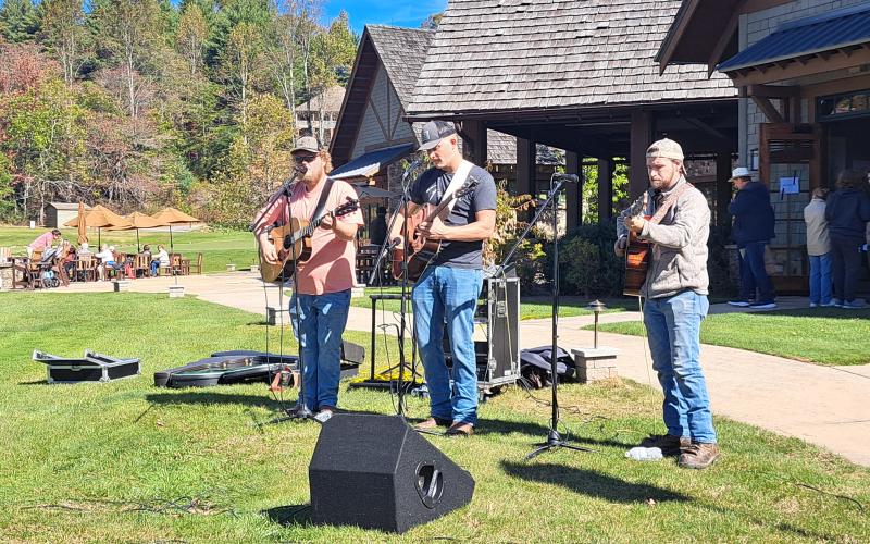 Megan Horn/The Clayton Tribune. Blue Ridge Lonesome performs live music at the 11th annual Sky Valley Fall Fest Oct. 19. Below: Veterans of Foreign Wars (VFW) Post 4570 cooked hotdogs for the community at the Sky Valley Fall Fest.