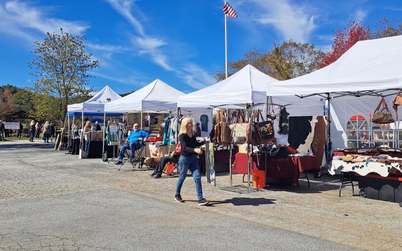 Megan Horn/The Clayton Tribune. Crowds of people attended the 11th annual Sky Valley Fall Fest who also enjoyed arts and crafts vendors. Below: Veterans of Foreign Wars (VFW) Post 4570 cooked hotdogs for the community at the Sky Valley Fall Fest.