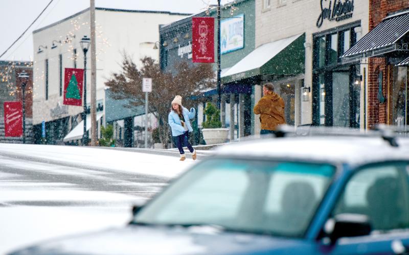Wade Cheek/The Clayton Tribune. Families used the opportunity to get photos as the snow fell in downtown Clayton.