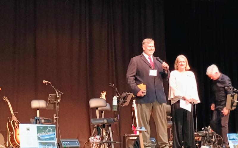 Megan Horn/The Clayton Tribune. Dr. Stephen Arbitter, COO of Rabun Paws 4 Life Board of Directors, left; and Rabun Paws 4 Life board of directors CEO Jennifer Marcellino speak to attendees at last Saturday’s Rabun Paws 4 Life Fur Ball to thank them for attending and supporting an important cause.