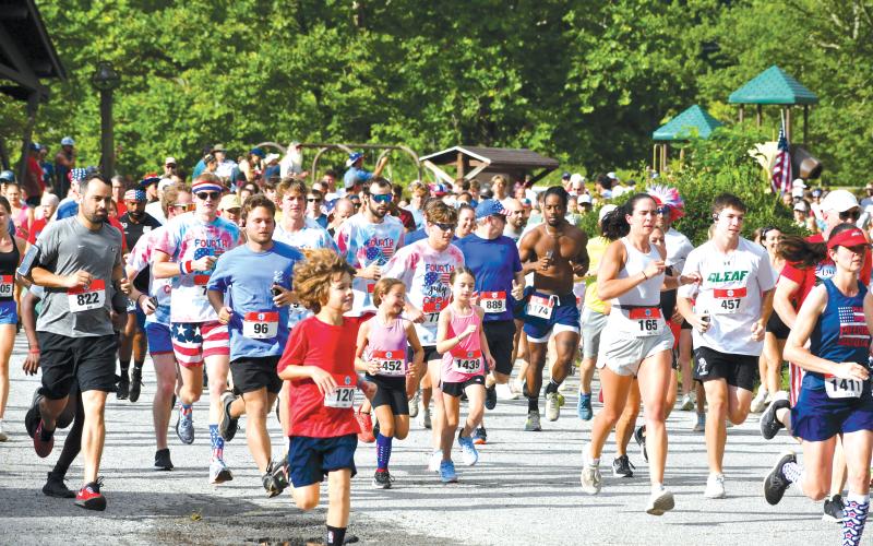 Wade Cheek/The Clayton Tribune. Participants get their run started at Moccasin Creek State Park at last year’s Lake Burton Fun Run. There were over 1,500 entries, and this year’s 41st edition of the fun run has been capped at 1,400.