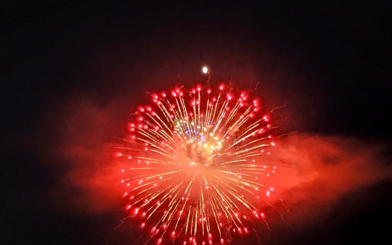 Megan Horn/The Clayton Tribune. Fireworks lit up the night sky in Dillard on Friday, July 4, as the community celebrated Independence Day with a bang. Hotel guests had the opportunity to view the impressive fireworks show from the VIP area.
