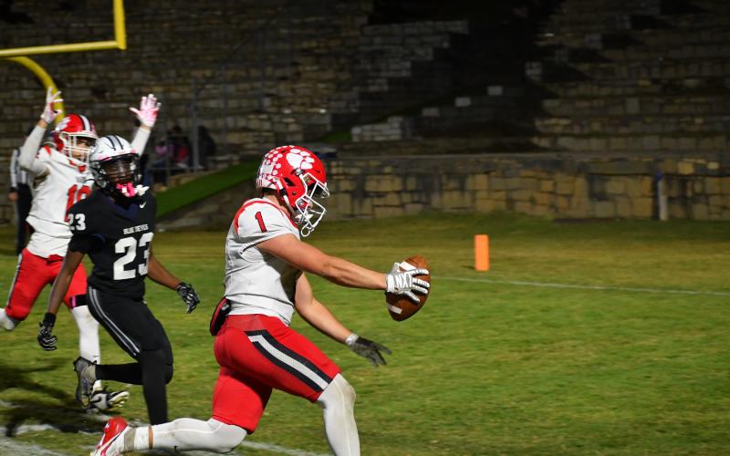 Wesley Branch/The Clayton Tribune. Rabun County senior Lake Evans celebrates as he walks into the end zone following a 14-yard pass from quarterback Ty Truelove in the Wildcats’ 31-23 win over the Blue Devils. Evans had 64 all purpose yards in the win.