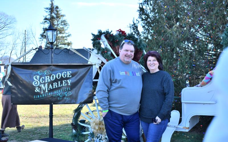 Megan Horn/The Clayton Tribune. Shane and Suzanne Ferren pose at The Dillard House carriage, sponsored by The Carpe Diem Rotary Impact Club, during a “Dickens in Dillard” Christmas event Saturday, Dec. 13.