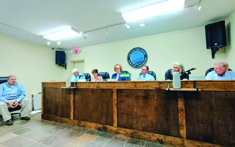 Megan Horn/The Clayton Tribune. Sky Valley city council members vote Tuesday, June 16, to accept the resignation of City Manager Jason Streetman (far left). Mayor Benita Cotton-Orr reads aloud a city news release while council members Tony Allred, Beth Pence, Jesse Price and Jim Curtis approve the resignation. Council Member CareySue Beasley recused herself from the vote.
