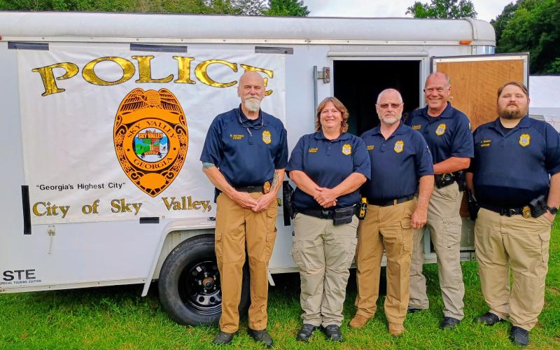 Megan Horn/The Clayton Tribune. The Sky Valley Police Department hosted this year’s National Night Out (NNO) event on Tuesday, Aug. 4. The event built community trust and partnerships. Pictured are members of the Sky Valley Police Department including Chief Ron Baumes, left, Officer Clark, Lt. Edwards, Sgt. Maloney and Officer Golden.