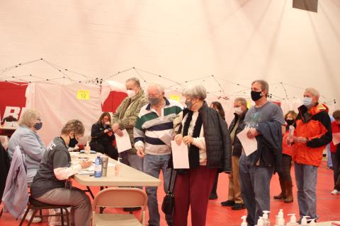 Megan Broome/The Clayton Tribune. Rabun County residents line up as volunteers prepare to distribute more than 600 vaccine shots Tuesday. 