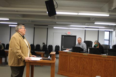 Megan Broome/The Clayton Tribune. Jay Green gives the FY 2020 audit presentation to Clayton council members at Tuesday’s meeting. 