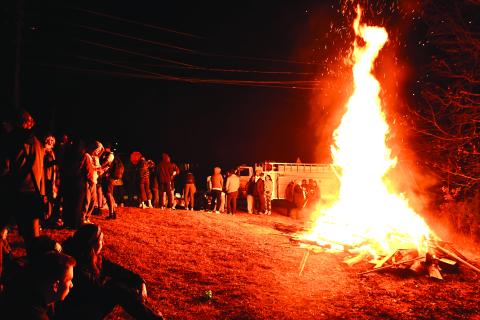 Megan Broome/The Clayton Tribune. Crowds of people from the community and students from Tallulah Falls School enjoy mingling and hanging out at the bonfire during the Town of Tallulah Falls Christmas Party Dec. 2. 