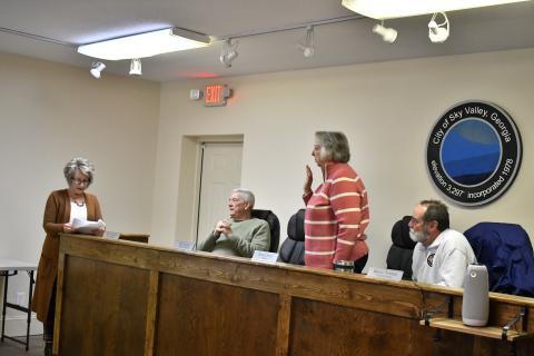 Megan Horn/The Clayton Tribune. Sky Valley Mayor Hollie Steil takes the oath of office given by City Clerk Karen Fleming at Tuesday’s city council meeting. 