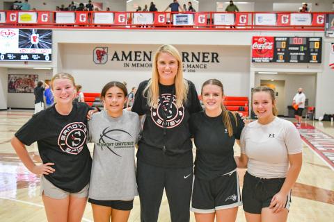 Wade Cheek/The Clayton Tribune. Rabun County Lady Cats assistant coach Mackenzie Darrah poses for a photo with RCHS players Kenlee Hedge, Addybeth Owens, Adelyn Thompson and Loren Mazarky at the Sandy’s Spiel Showcase. Darrah was one of the coaches at the showcase and the four Lady Cats played at the event. Other locals in the showcase were Sofia McNabb of Rabun Gap-Nacoochee School and Breelyn Wood of Tallulah Falls School.