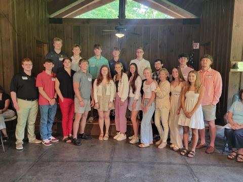 Enoch Autry/The Clayton Tribune. Scholarship winners from Rabun County High School are Isaac Craig, Charlie Cuttino, Hayden Deslich, Jalyn Fisher, Jarret Giles, Jack Hood, Gabbie Horner, Madilyn Kowalsky, Molly Mazarky, Marcus Remillard, Hayden Ross, Abby Sego, Caleb Speed, Trenton Thompson, Mili Watts, and Cooper Welch. From Rabun Gap-Nacoochee School are Tyler Price and Ellie Weatherly. Not pictured are RCHS’s Aliye Coker and Itzia Vasquez Ramos.