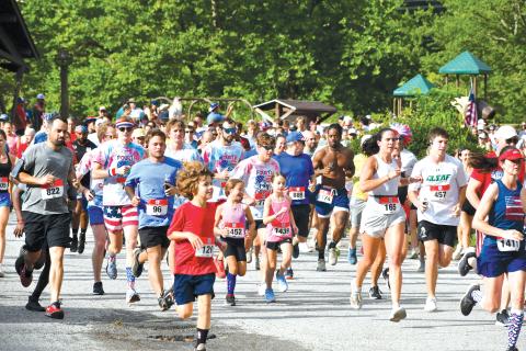 Wade Cheek/The Clayton Tribune. Participants get their run started at Moccasin Creek State Park at last year’s Lake Burton Fun Run. There were over 1,500 entries, and this year’s 41st edition of the fun run has been capped at 1,400. 