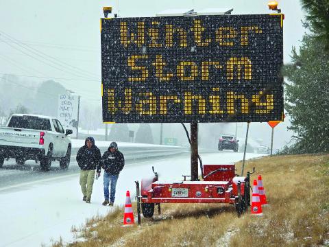 File/Enoch Autry/The Clayton Tribune. Last January, Clayton and Rabun County received an influx of snow flakes that caused driving issues and power outages. This weekend sleet and snow are in the forecast as temperatures become colder.