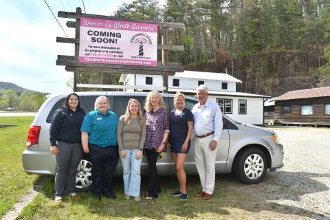 Megan Horn/The Clayton Tribune. Pictured in front of the new van are Jessica Rojas, McDonald’s district supervisor, left; Kim Levitt, McDonald’s general manager; WOW Recovery Director Ashley York; Karen Bacon, Clayton Rotary Foundation chair; Laura Seberg, Rotary Club of Clayton president-elect; and Matt Freeman, Rotary Club of Clayton president. 
