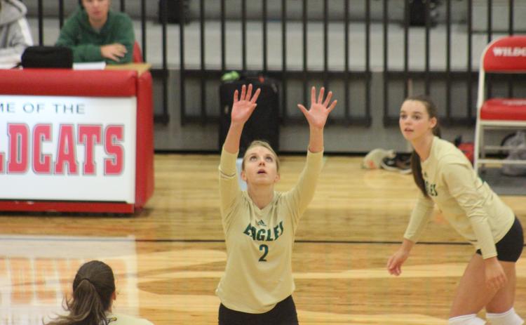 Rabun Gap’s Lexy Davis (2) sets up a teammate during a match against Rabun County at Rabun County’s Ken Byrd Court in Tiger on Tuesday night. (Glendon Poe/The Clayton Tribune)