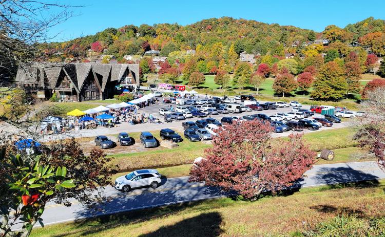 Enoch Autry/The Clayton Tribune. With the backdrop of autumn colors, hundreds of vehicles brought visitors the city. Below: Third place in the Hay Bale Trail competition went to Bartram Trail Conservancy for their hay bale shaped like a shoe with animals that promoted hiking the trail and staying active.