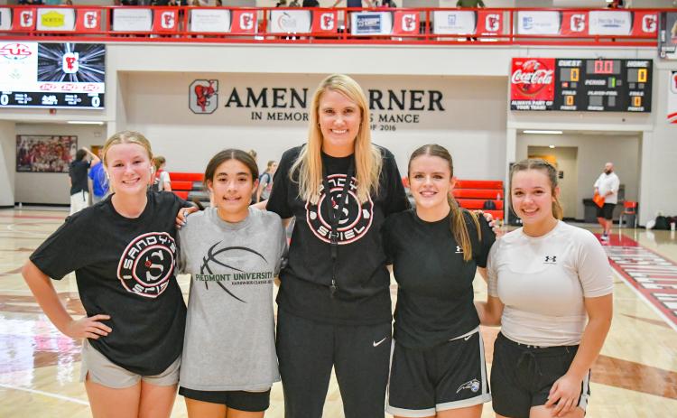 Wade Cheek/The Clayton Tribune. Rabun County Lady Cats assistant coach Mackenzie Darrah poses for a photo with RCHS players Kenlee Hedge, Addybeth Owens, Adelyn Thompson and Loren Mazarky at the Sandy’s Spiel Showcase. Darrah was one of the coaches at the showcase and the four Lady Cats played at the event. Other locals in the showcase were Sofia McNabb of Rabun Gap-Nacoochee School and Breelyn Wood of Tallulah Falls School.