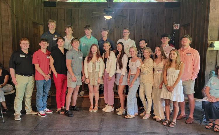Enoch Autry/The Clayton Tribune. Scholarship winners from Rabun County High School are Isaac Craig, Charlie Cuttino, Hayden Deslich, Jalyn Fisher, Jarret Giles, Jack Hood, Gabbie Horner, Madilyn Kowalsky, Molly Mazarky, Marcus Remillard, Hayden Ross, Abby Sego, Caleb Speed, Trenton Thompson, Mili Watts, and Cooper Welch. From Rabun Gap-Nacoochee School are Tyler Price and Ellie Weatherly. Not pictured are RCHS’s Aliye Coker and Itzia Vasquez Ramos.