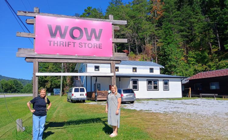 Megan Horn/The Clayton Tribune. WOW Recovery is making a difference in the community by providing resources and a structured program to help women in recovery from addiction. Pictured are WOW Recovery Director Ashley York, left, and Resident Manager Tiffany Young, who is also a Peer Support Specialist for WOW and Rabun County. They stand in front of the new donated sign for the Wow! What a Deal! Thrift Store.