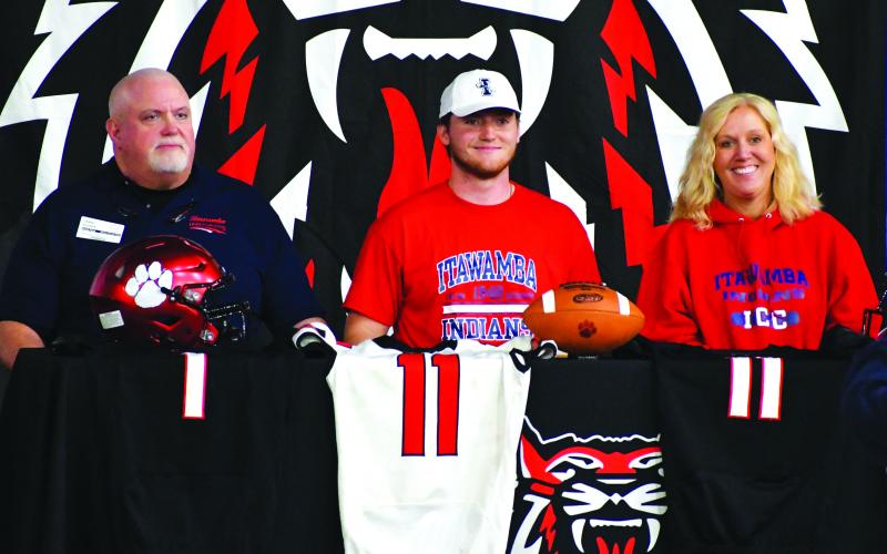 Luke Morey/The Clayton Tribune. Stover with parents Craig and Gail.