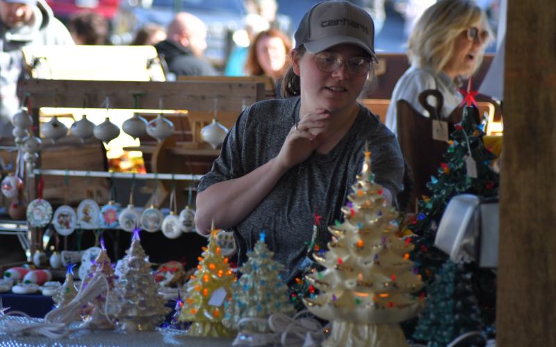Enoch Autry/The Clayton Tribune. Hundreds of patrons visited the “Of These Mountains Fall MarketPlace event at the Rabun County Pavilions on Nov. 4 Another MarketPlace event will be held at the same location in May.