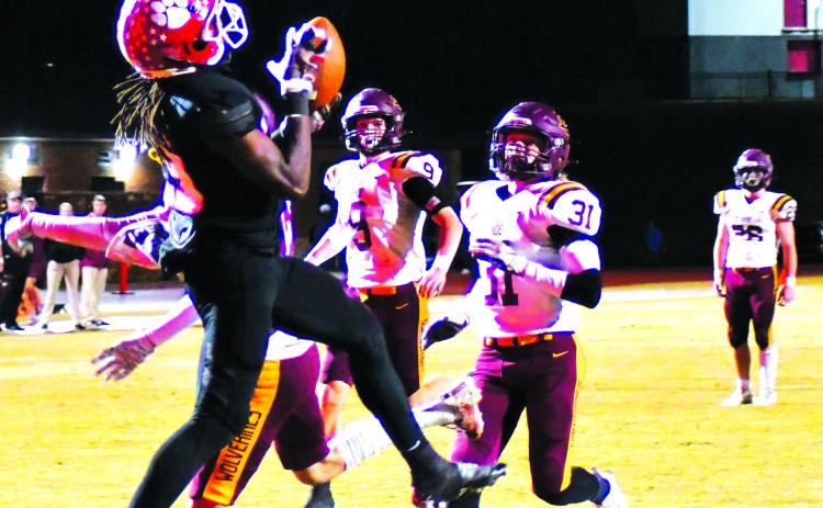 Enoch Autry/The Clayton Tribune. RCHS junior Willie Goodwyn pulls in his second touchdown reception of the game against Dade County in the Wildcats’ 47-7 first-round of the state playoffs.